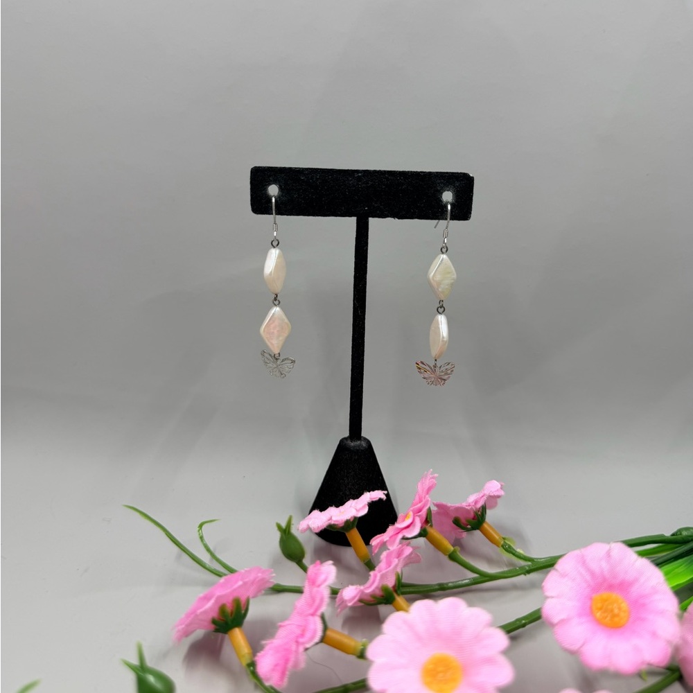 Vintage 925 Sterling Silver and Mother of Pearl Dangle Earrings